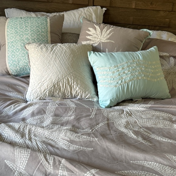 Palm Comforter Set - Picture 6 of 8